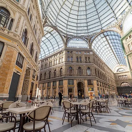 Le 4 Stagioni Dante's H Centro, By Clapa Group Гостевой дом Неаполь