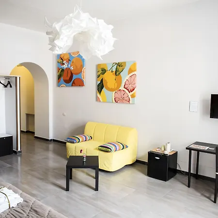 Le 4 Stagioni Dante's H Centro, By Clapa Group Гостевой дом 3*