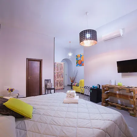 Le 4 Stagioni Dante's H Centro, By Clapa Group Maison d'hôtes 3*