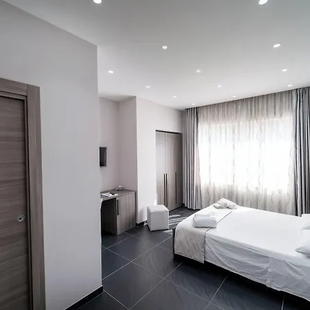 Le 4 Stagioni Dante's H Centro, By Clapa Group