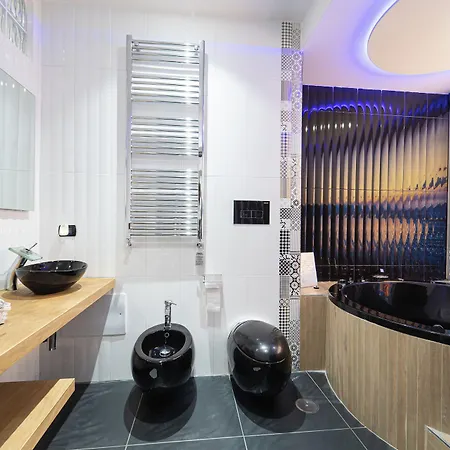 Le 4 Stagioni Dante's H Centro, By Clapa Group