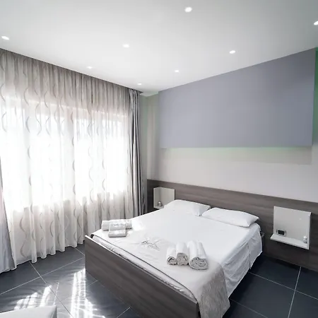 Le 4 Stagioni Dante's H Centro, By Clapa Group