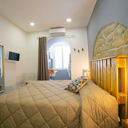 Le 4 Stagioni Dante's H Centro, By Clapa Group ゲストハウス 3*