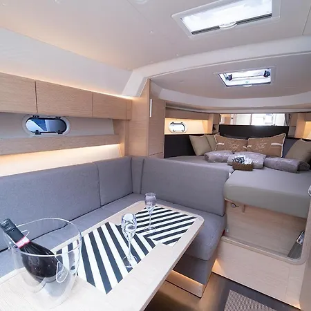 Le 4 Stagioni Dante's H Centro, By Clapa Group 3* Неаполь