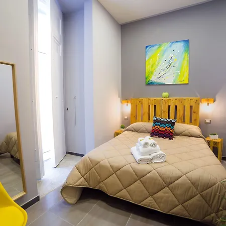 Le 4 Stagioni Dante's H Centro, By Clapa Group Гостевой дом 3*