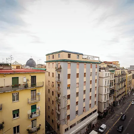 Le 4 Stagioni Dante's H Centro, By Clapa Group Гостевой дом Неаполь